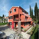 Appartement House Mitic