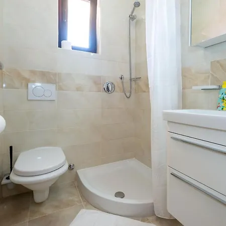 House Mitic Апартаменты Ровинь