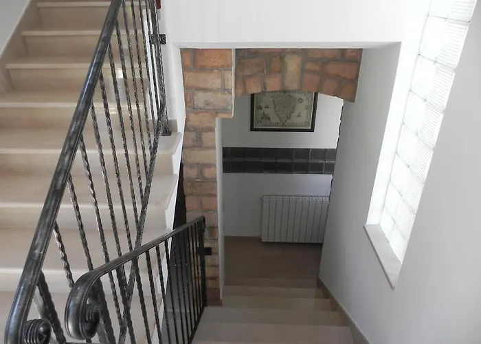 House Mitic Ρόβινι