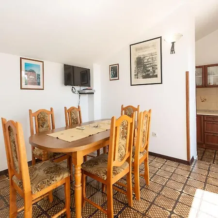 Apartman House Mitic