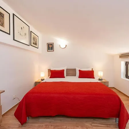 Apartment House Mitic *